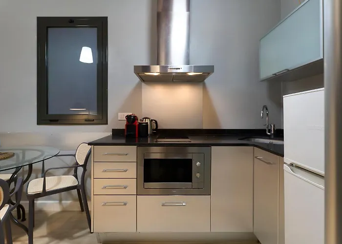 Fira Apartments By Gaiarooms